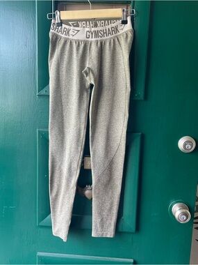 Gymshark greeb Performance Leggings with Branded Waistband size small